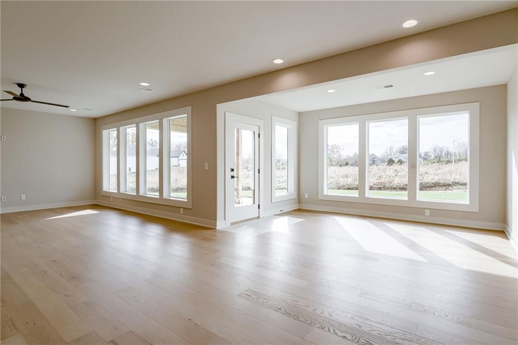 9187 N Chestnut Avenue — photo 27