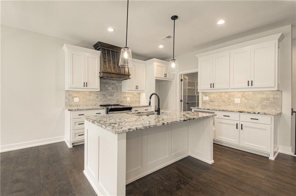 Photo 8 of 43 - 16615 NW 124th Street