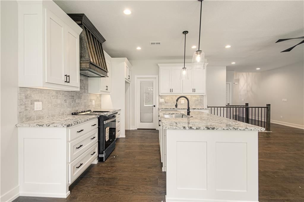 Photo 9 of 43 - 16615 NW 124th Street