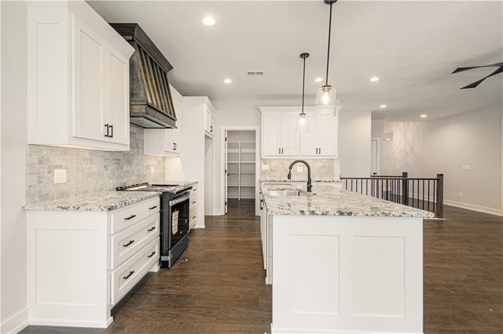Photo 10 of 43 - 16615 NW 124th Street
