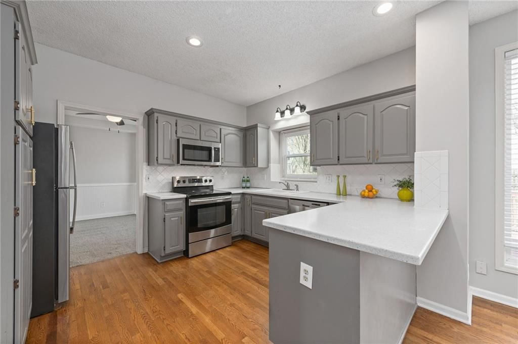 4734 Noble Street — photo 7