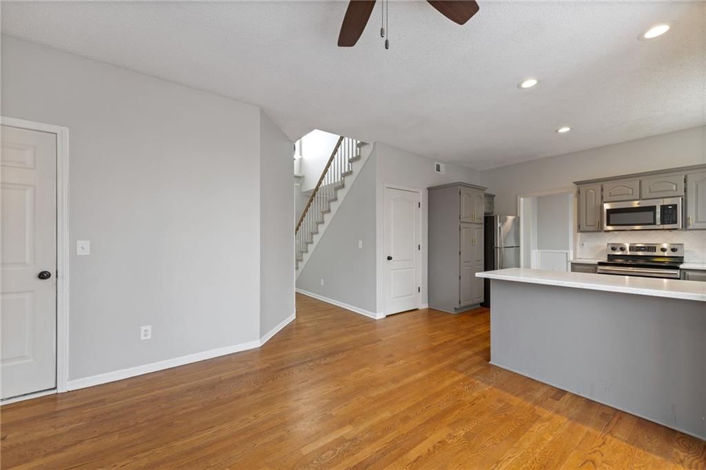 4734 Noble Street — photo 8