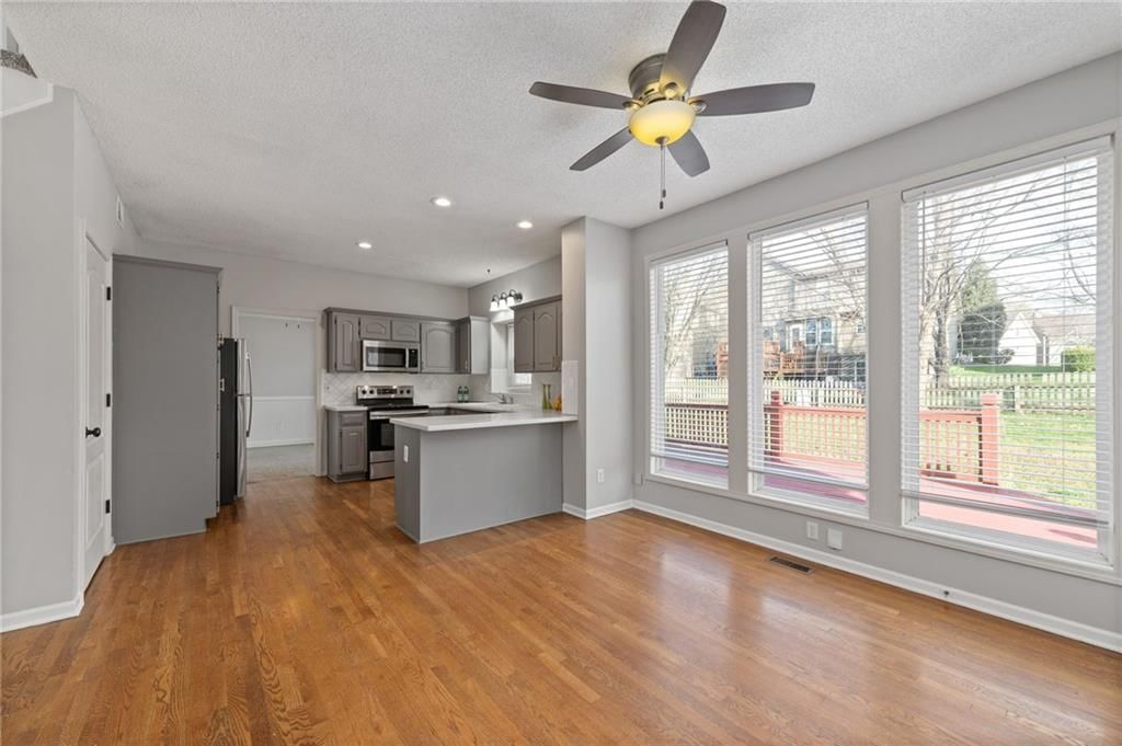 4734 Noble Street — photo 9