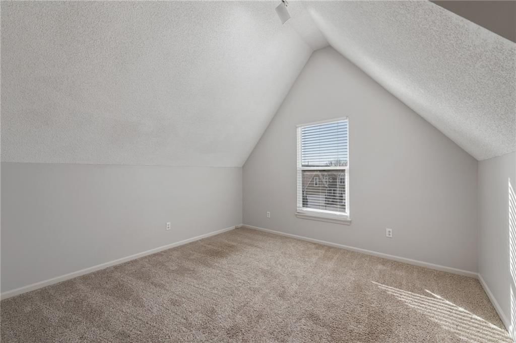 4734 Noble Street — photo 27