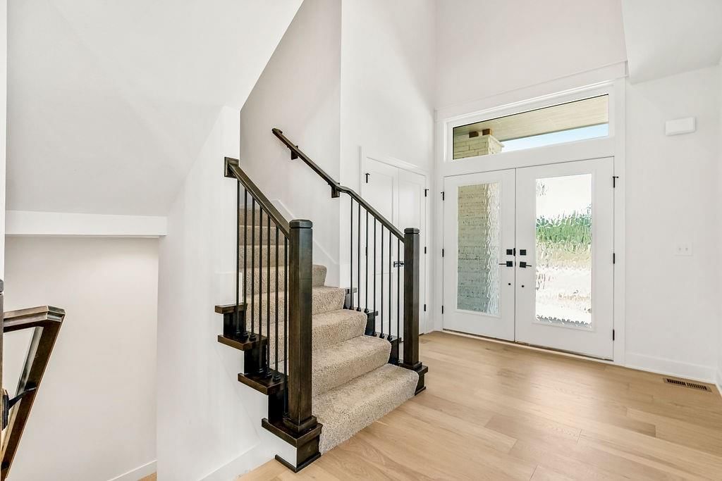 18251 W 168th Terrace — photo 2