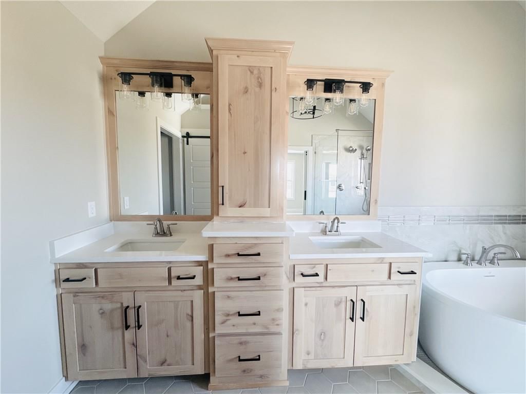 12585 N Beacon Court — photo 15