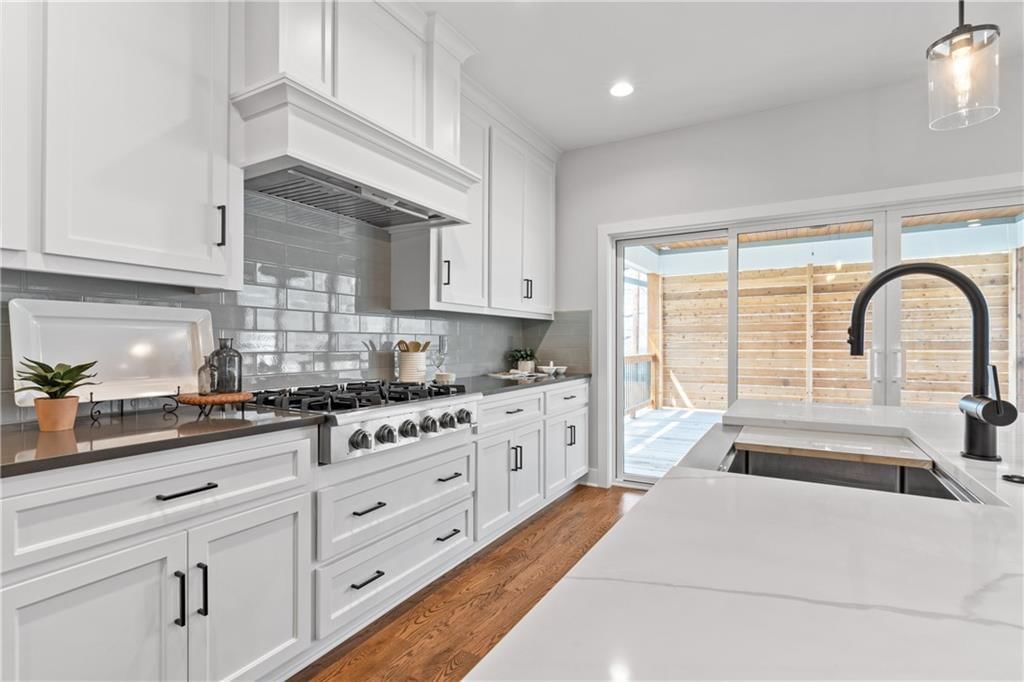 Photo 10 of 51 - 4612 W 59th Terrace