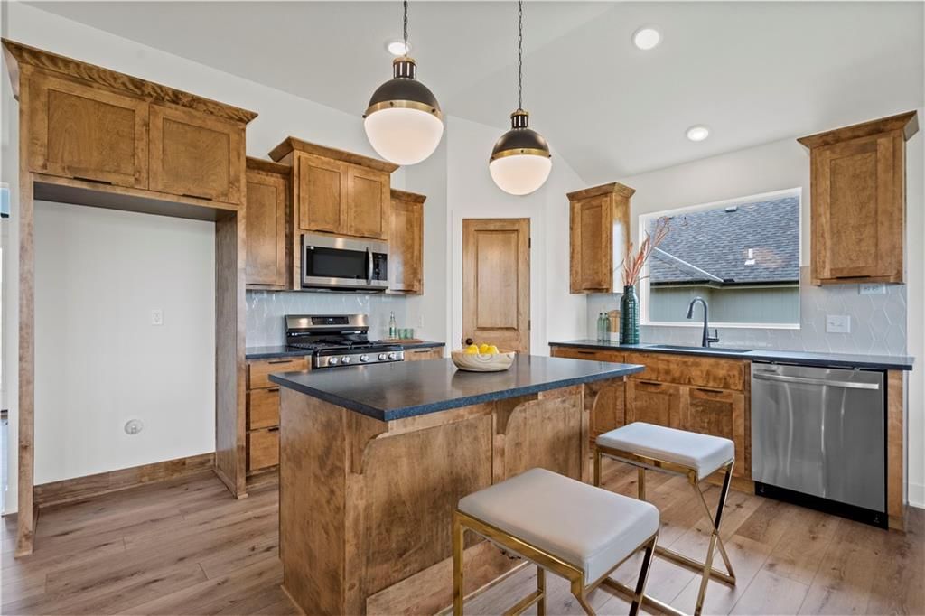 12156 N Tracy Avenue — photo 11