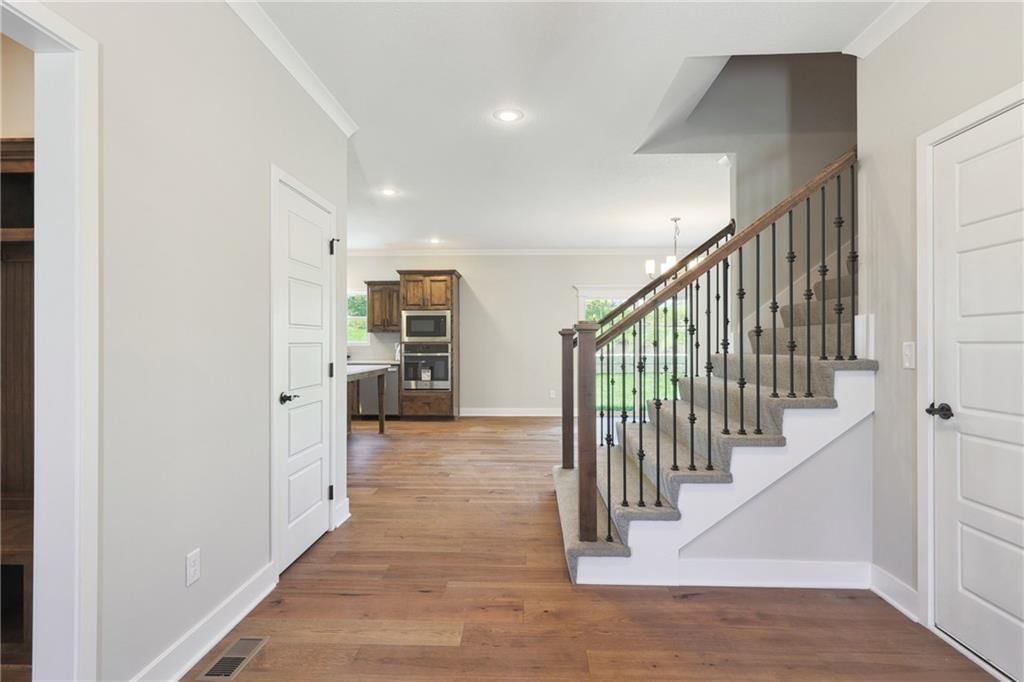 10318 N Winchester Avenue — photo 3