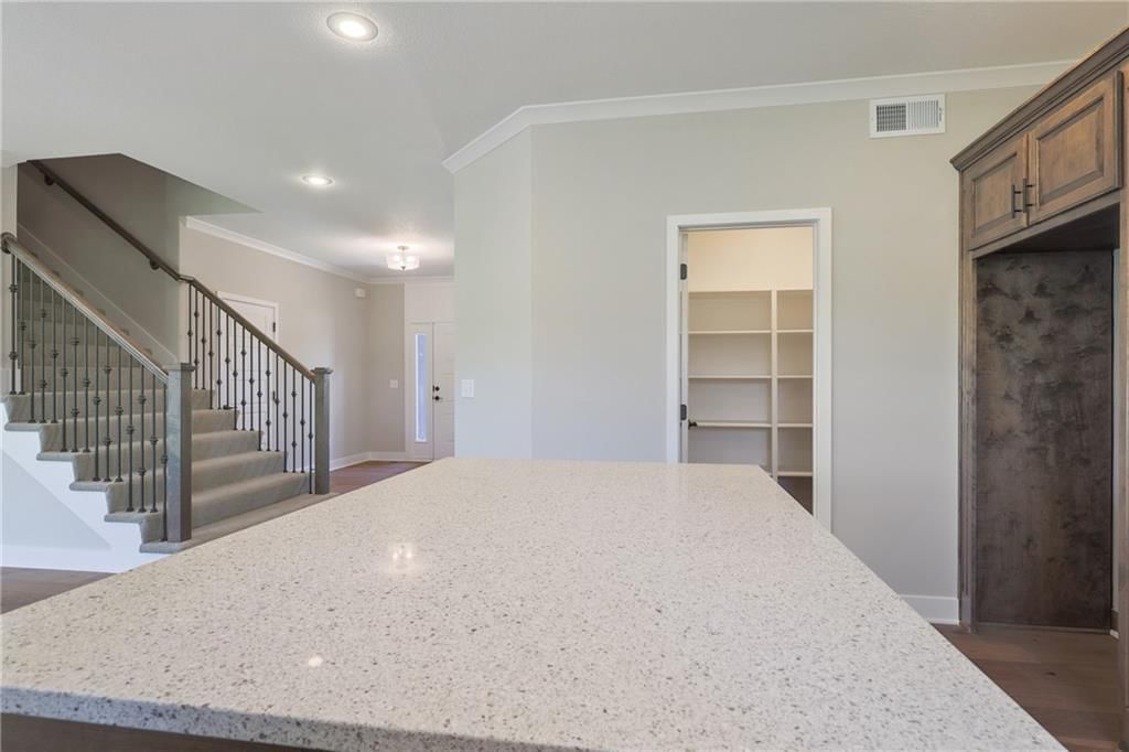 10318 N Winchester Avenue — photo 13
