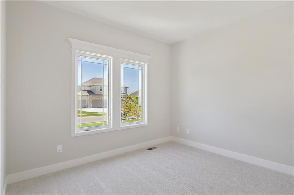 10318 N Winchester Avenue — photo 14