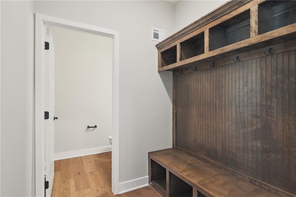 10318 N Winchester Avenue — photo 16
