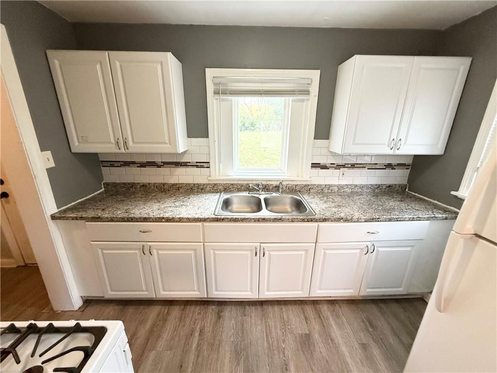 Photo 11 of 21 - 6133 Walrond Avenue