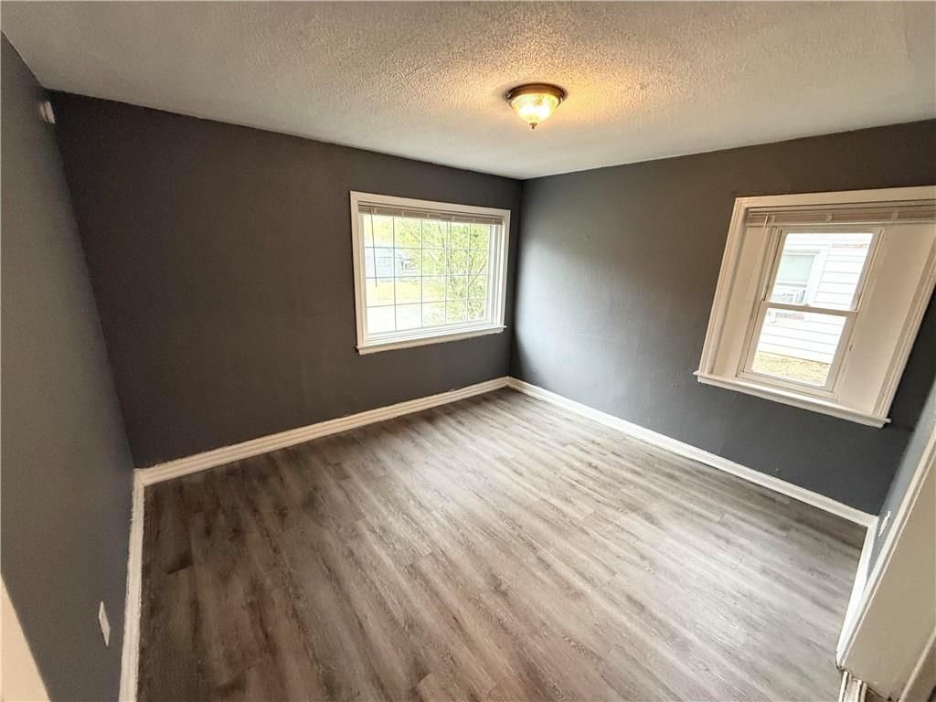 Photo 15 of 21 - 6133 Walrond Avenue