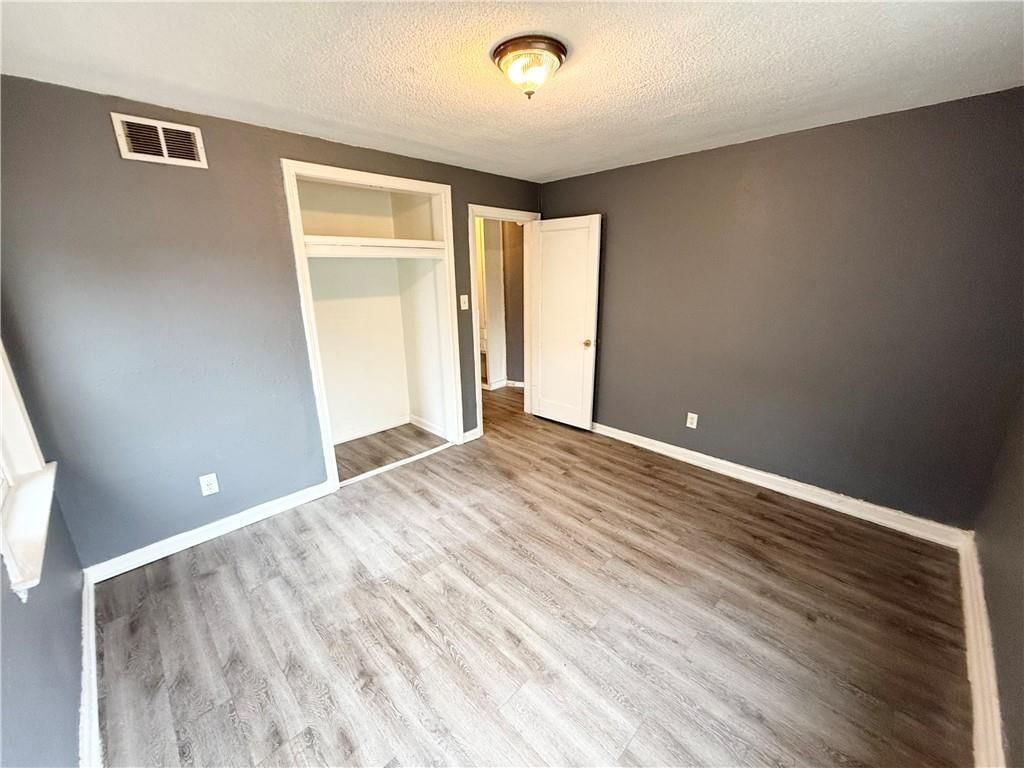 Photo 16 of 21 - 6133 Walrond Avenue