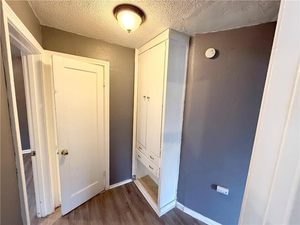 Photo 17 of 21 - 6133 Walrond Avenue