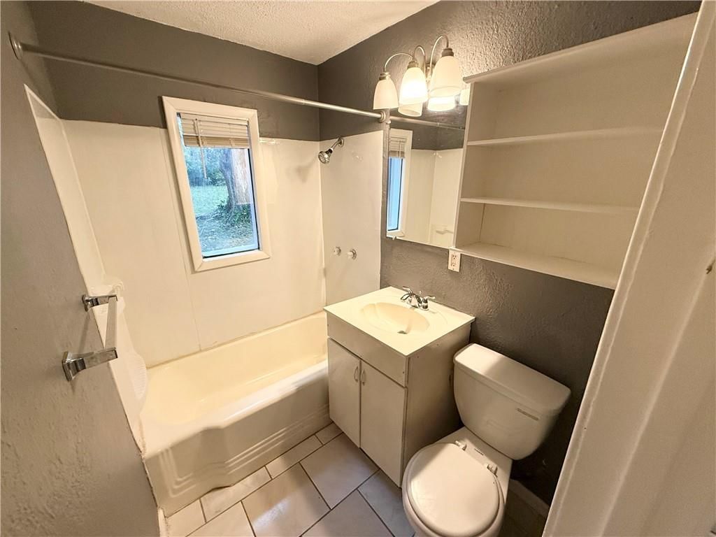 Photo 18 of 21 - 6133 Walrond Avenue