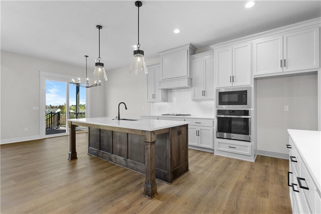 1140 SW Whitby Drive — photo 5