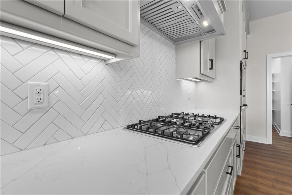 1140 SW Whitby Drive — photo 8