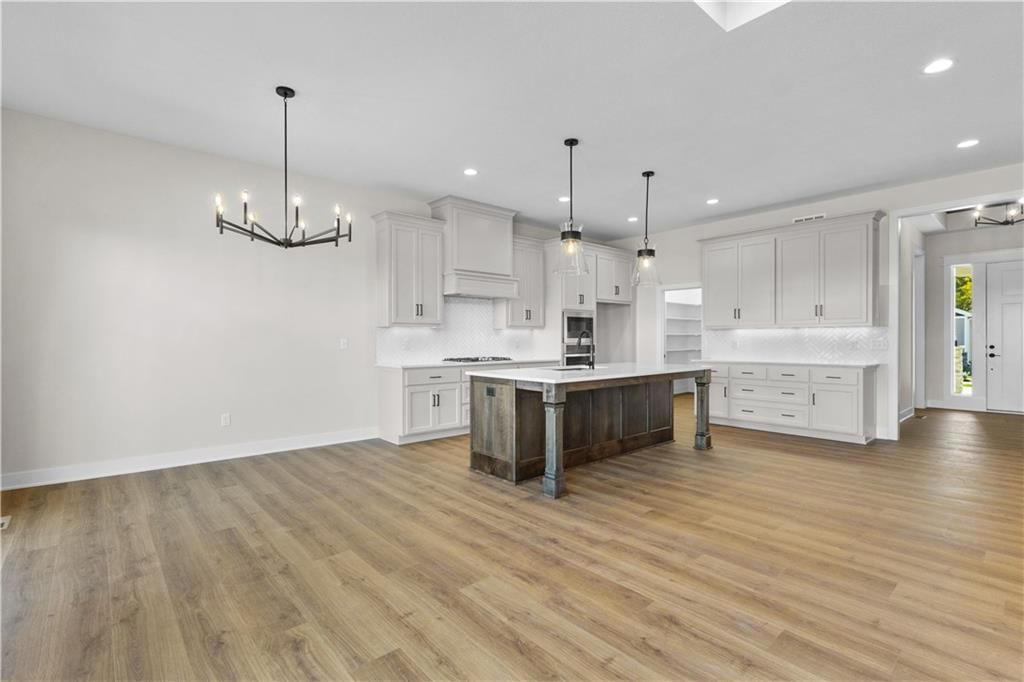 1140 SW Whitby Drive — photo 11