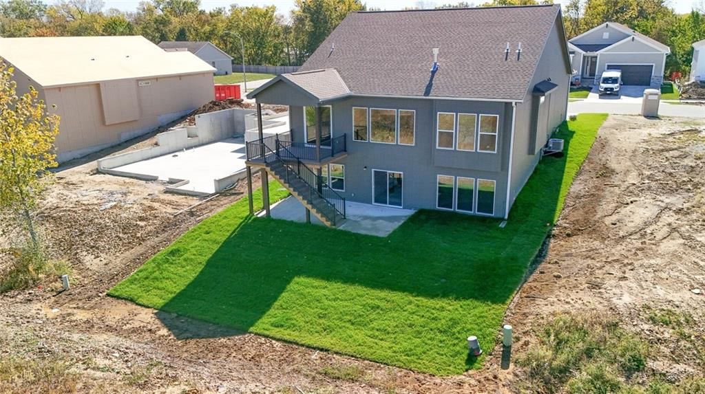 1140 SW Whitby Drive — photo 28