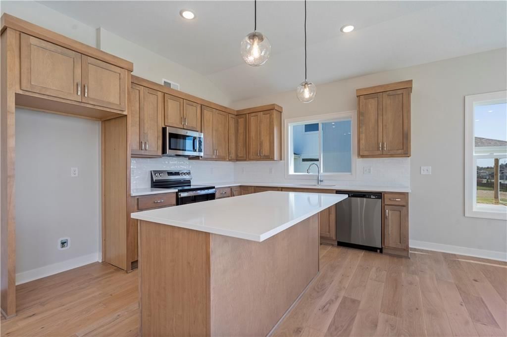 1805 SW Hightown Drive — photo 9
