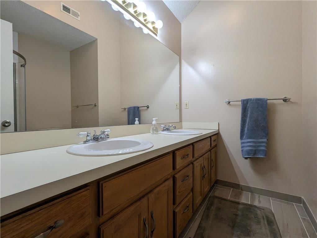 15527 Marty Street — photo 10