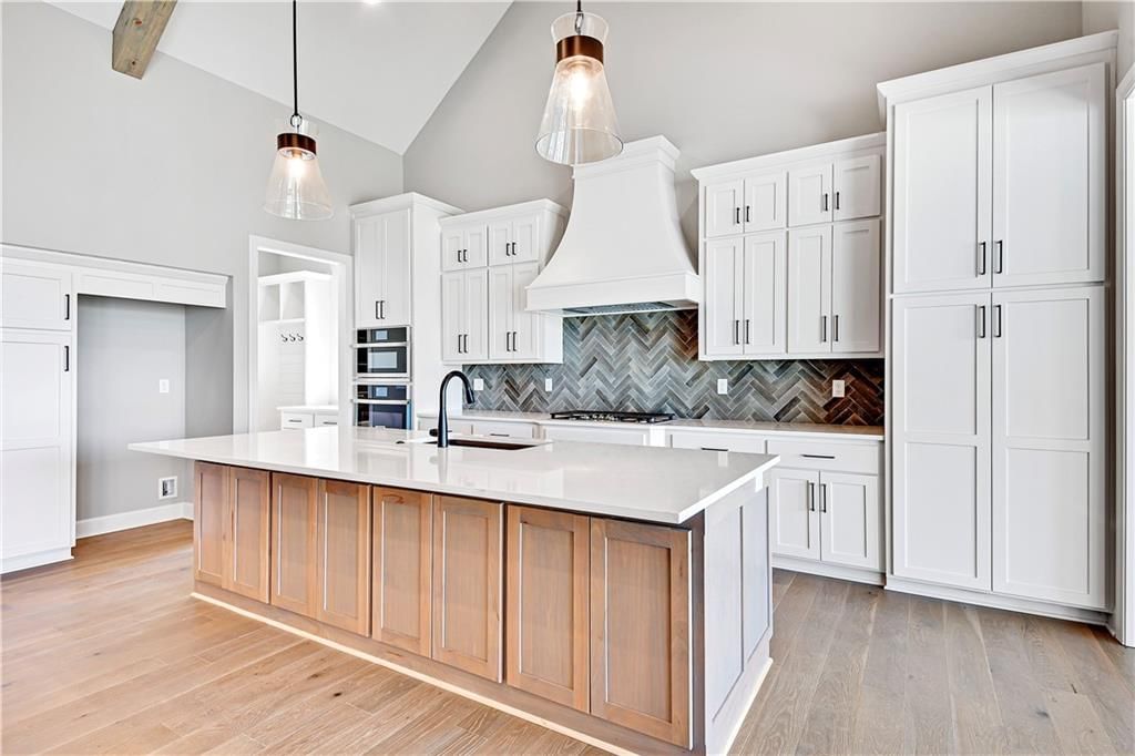 Photo 10 of 31 - 22047 W 94th Street