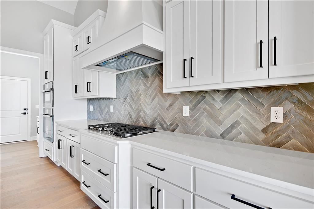 Photo 11 of 31 - 22047 W 94th Street