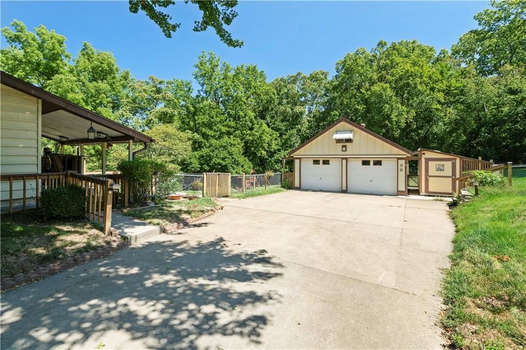 4029 N Cleveland Avenue — photo 41