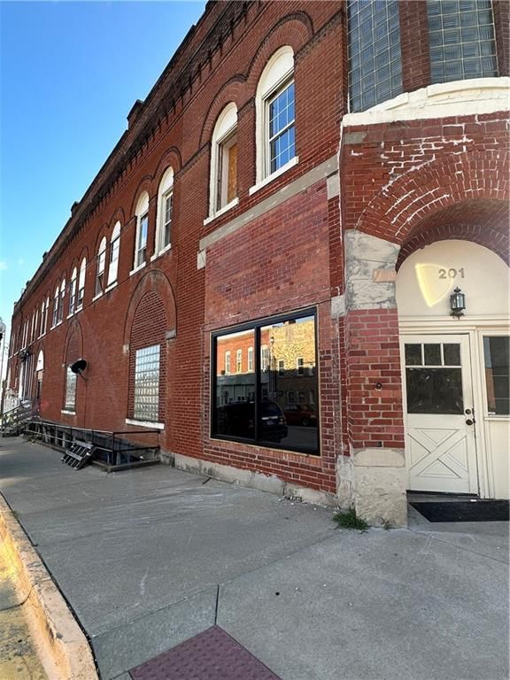 201 W Main Street — photo 4