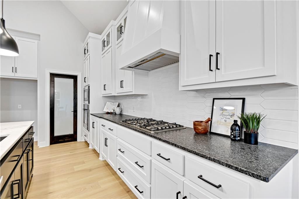 Photo 8 of 37 - 25079 W 98th Place