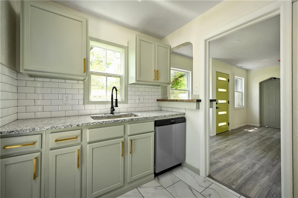 2406 Haskell Avenue — photo 1