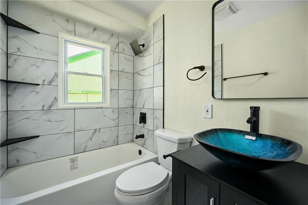 2406 Haskell Avenue — photo 10