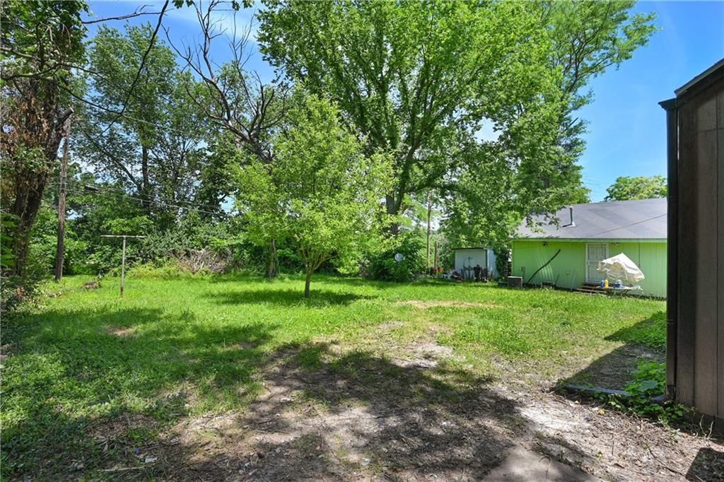 2406 Haskell Avenue — photo 18