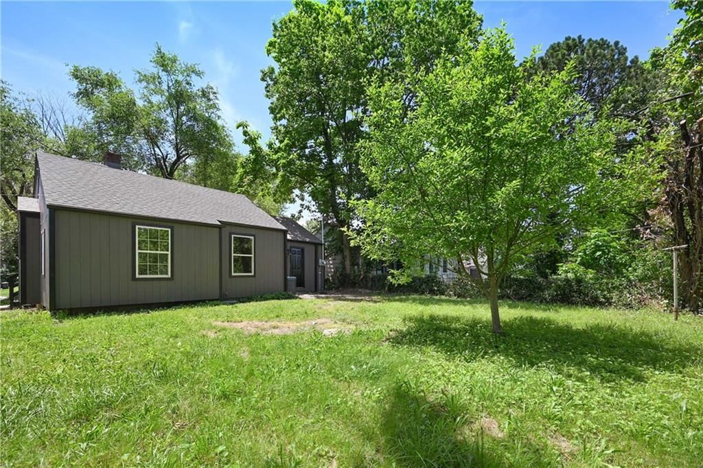 2406 Haskell Avenue — photo 19