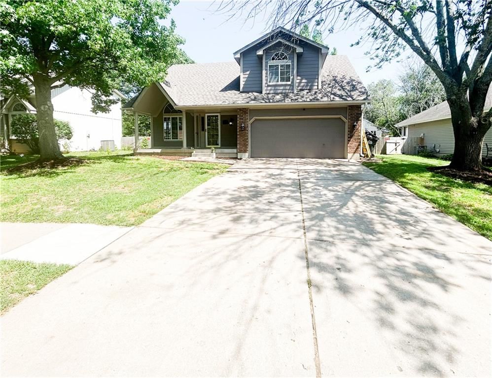 812 NW Rosaceae Drive — photo 3