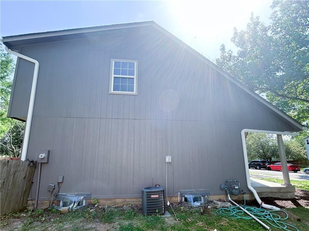 812 NW Rosaceae Drive — photo 4