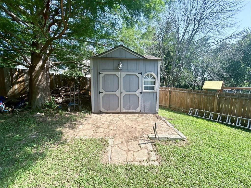 812 NW Rosaceae Drive — photo 7