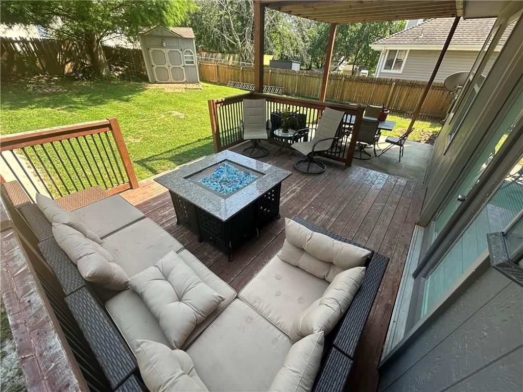 812 NW Rosaceae Drive — photo 8