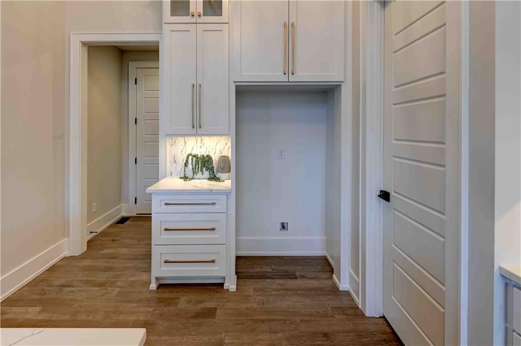 Photo 14 of 56 - 3912 W 85th St Street