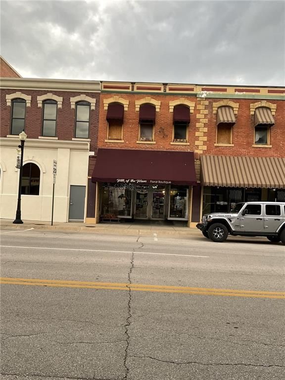 108 E Main Street — photo 1