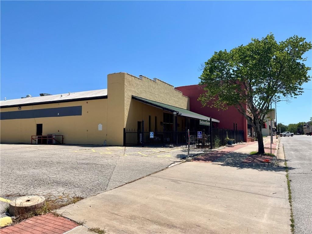 120 W Peoria Street — photo 31