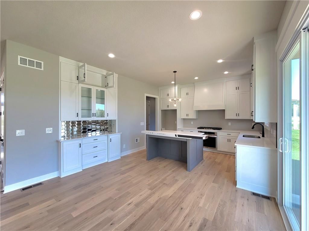 18225 Earnshaw Street — photo 8