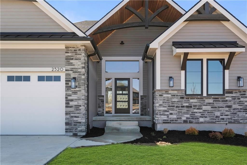 2520 NE Woodland Oak Circle — photo 2