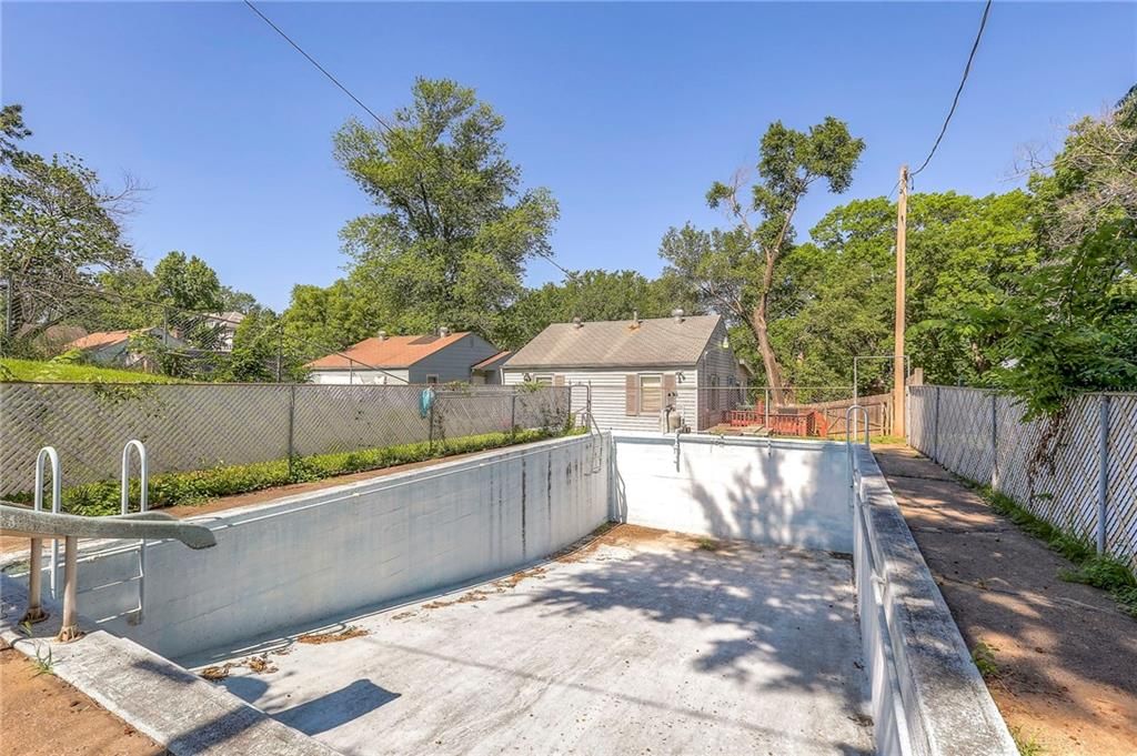 1215 Bellaire Avenue — photo 18