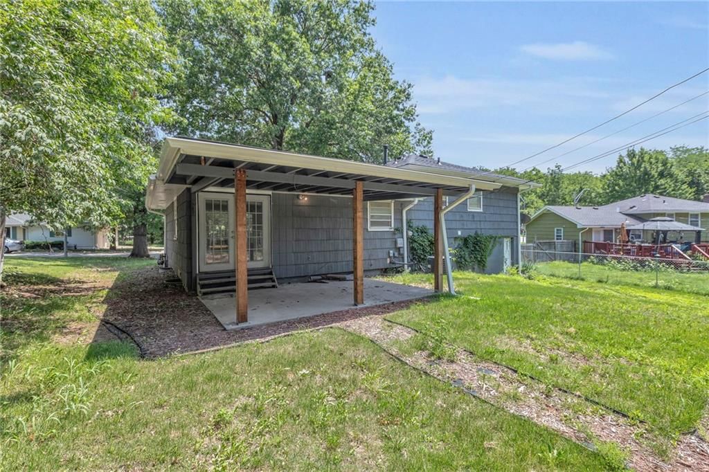 10212 Beacon Avenue — photo 36