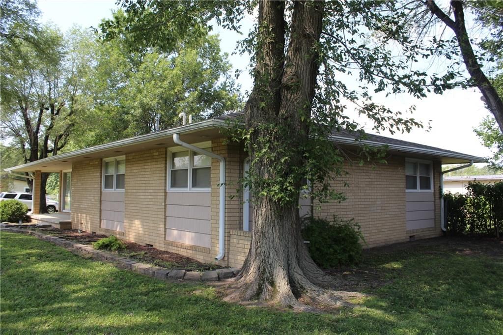 1104 N Walnut Street — photo 2