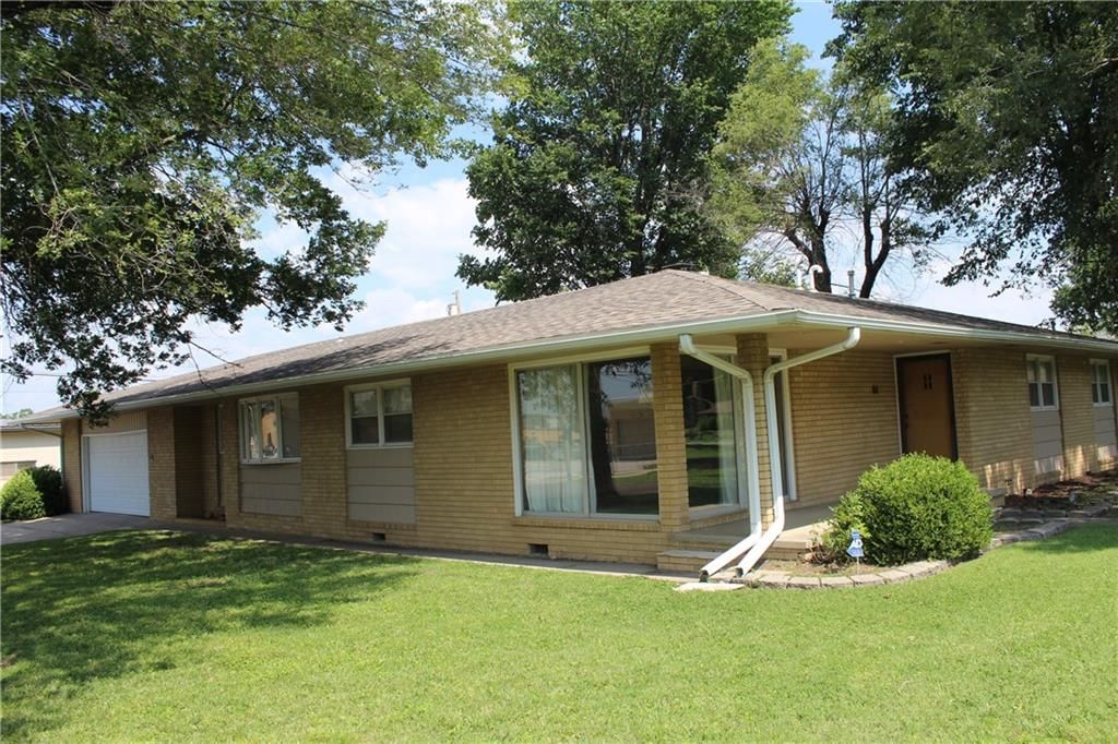 1104 N Walnut Street — photo 3