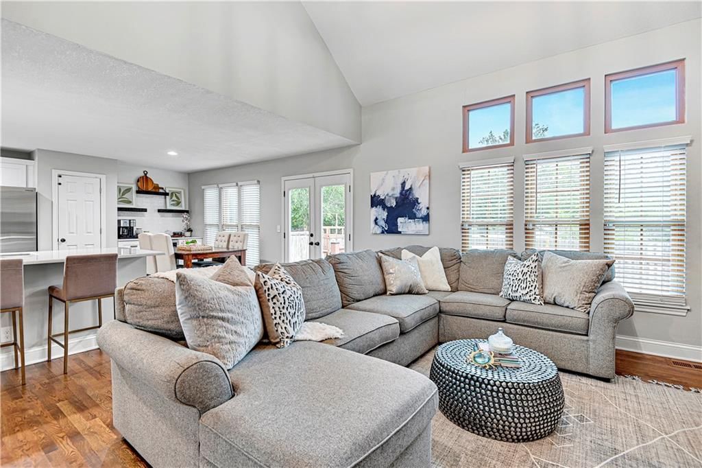 15209 Marty Street — photo 4